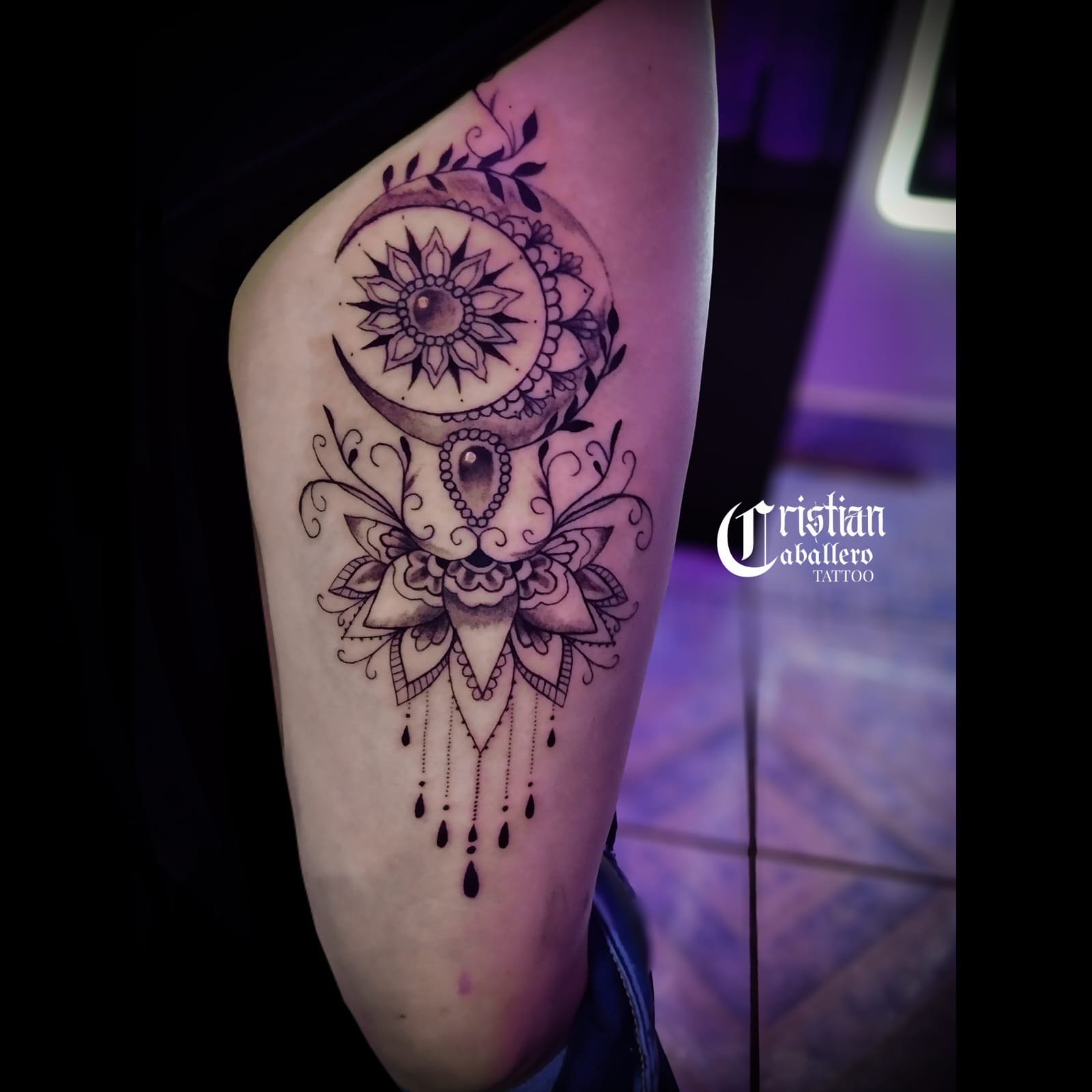 Tatuaje minimalista Los Reyes