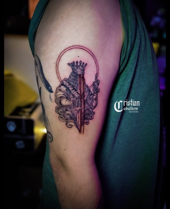 Tatuaje minimalista Los Reyes